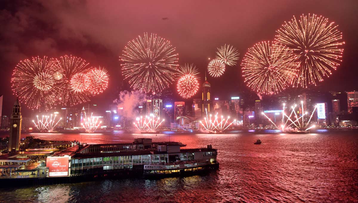 香港舉行慶?；貧w20周年煙花匯演