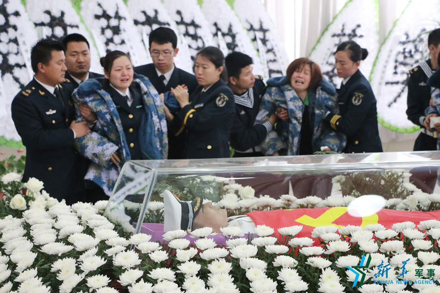 ↑資料圖片：張超烈士遺體告別儀式現(xiàn)場(chǎng)。