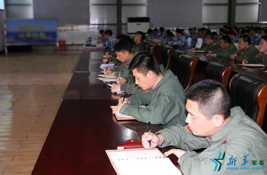 ↑資料圖片：張超參加部隊(duì)組織的《改革強(qiáng)軍主題教育》授課現(xiàn)場(chǎng)。