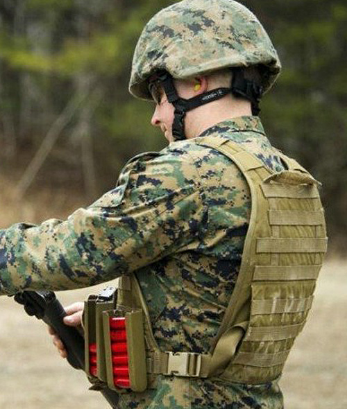 是電影還是現(xiàn)實？美軍陸戰(zhàn)隊士兵操大槍射擊練習(xí)