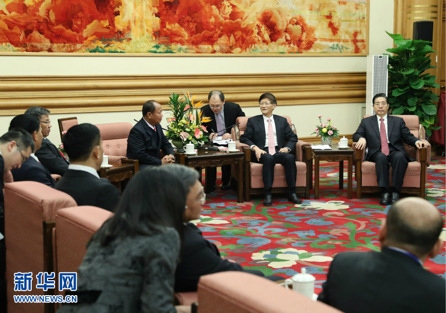 12月27日，中共中央政治局委員、中央政法委書記孟建柱在北京集體會(huì)見出席湄公河流域執(zhí)法安全合作機(jī)制成立五周年部長級(jí)會(huì)議的各國代表團(tuán)團(tuán)長。新華社記者 王曄 攝 