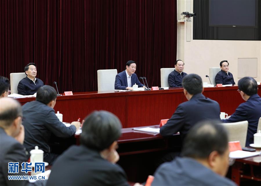  2月17日，在習近平總書記主持召開黨的新聞輿論工作座談會并發(fā)表重要講話一周年之際，中宣部在北京召開2017年新聞戰(zhàn)線“新春走基層”活動座談會。中共中央政治局委員、中央書記處書記、中宣部部長劉奇葆出席會議并講話。新華社記者 王曄 攝
