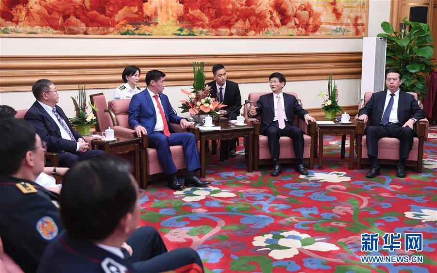 5月8日，中共中央政治局委員、中央政法委書記孟建柱在北京中南海會(huì)見蒙古國(guó)法律內(nèi)務(wù)部部長(zhǎng)賓巴朝格特。 新華社記者 張鐸 攝