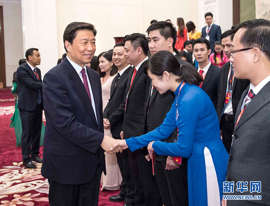 5月22日，中共中央政治局委員、國家副主席李源潮在北京會見越南胡志明共青團中央書記處第一書記黎國鋒率領的越南青年代表團。 新華社記者李濤 攝