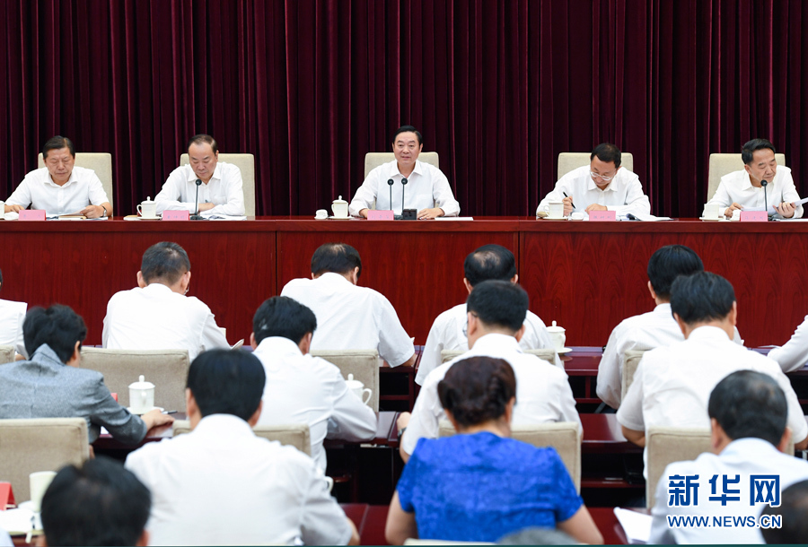 7月28日，中宣部在北京召開全國(guó)宣傳部長(zhǎng)專題工作會(huì)議，學(xué)習(xí)貫徹習(xí)近平總書記在省部級(jí)主要領(lǐng)導(dǎo)干部專題研討班上的重要講話精神。中共中央政治局委員、中央書記處書記、中宣部部長(zhǎng)劉奇葆出席會(huì)議并講話。新華社記者張領(lǐng)攝