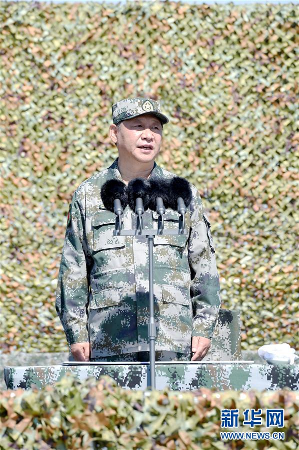 7月30日上午，慶祝中國人民解放軍建軍90周年閱兵在朱日和聯(lián)合訓(xùn)練基地隆重舉行。中共中央總書記、國家主席、中央軍委主席習(xí)近平檢閱部隊(duì)并發(fā)表重要講話。新華社記者 蘭紅光攝