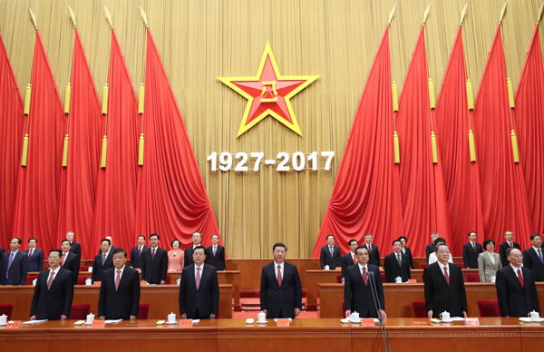 8月1日，慶祝中國人民解放軍建軍90周年大會在北京人民大會堂隆重舉行。中共中央總書記、國家主席、中央軍委主席習(xí)近平和李克強(qiáng)、張德江、俞正聲、劉云山、王岐山、張高麗等出席大會。新華社記者 鞠鵬 攝