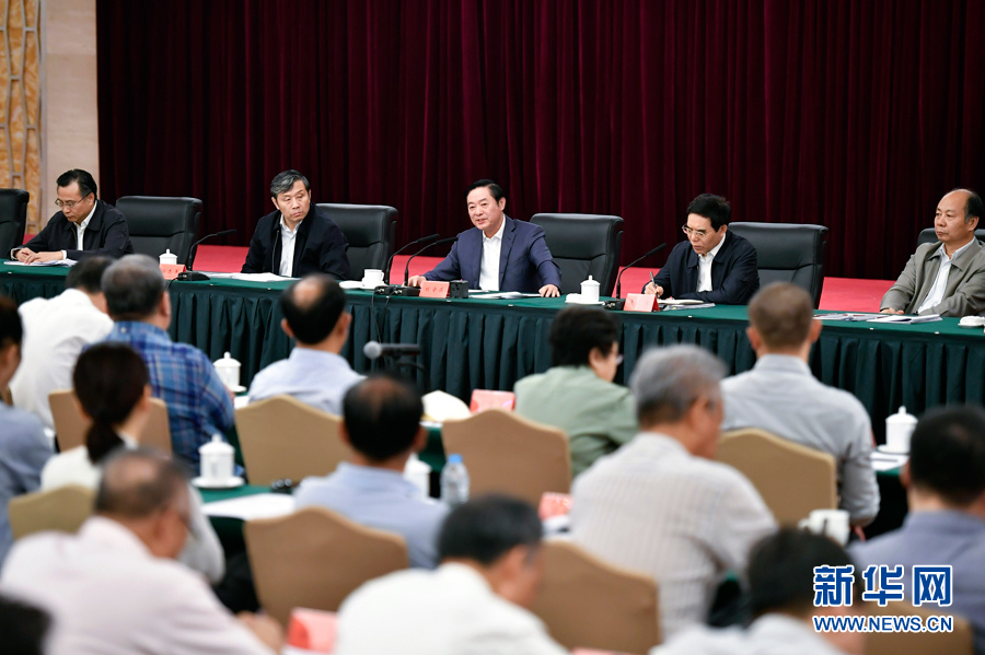 9月7日，中共中央政治局委員、中央書記處書記、中宣部部長劉奇葆在北京出席全國電視劇工作座談會并講話。 新華社記者 燕雁 攝

