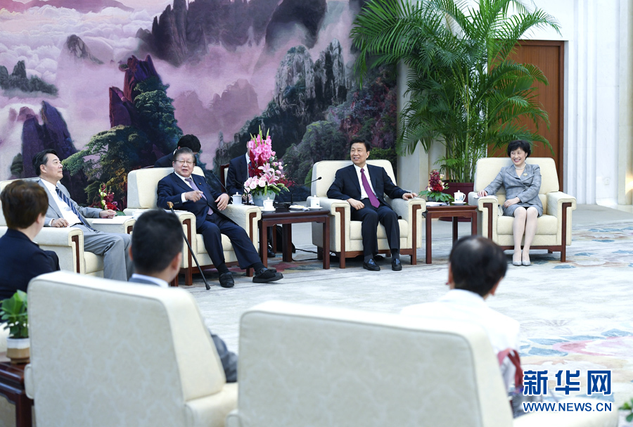 9月20日，國(guó)家副主席李源潮在北京會(huì)見(jiàn)由黨的最高顧問(wèn)、前眾議長(zhǎng)橫路孝弘率領(lǐng)的日本民進(jìn)黨政治家代表團(tuán)。 新華社記者 張領(lǐng) 攝 