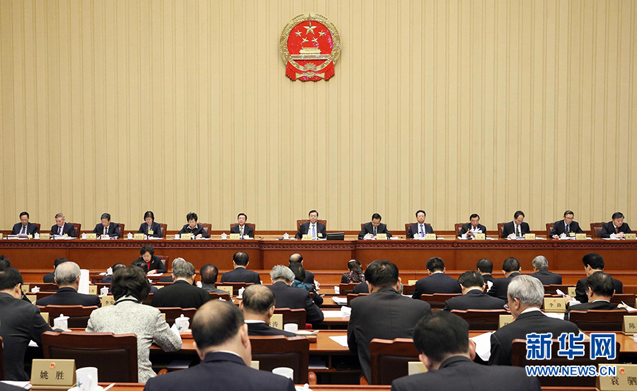 12月23日，十二屆全國(guó)人大常委會(huì)第三十一次會(huì)議在北京人民大會(huì)堂舉行第二次全體會(huì)議。張德江委員長(zhǎng)出席。 新華社記者劉衛(wèi)兵攝