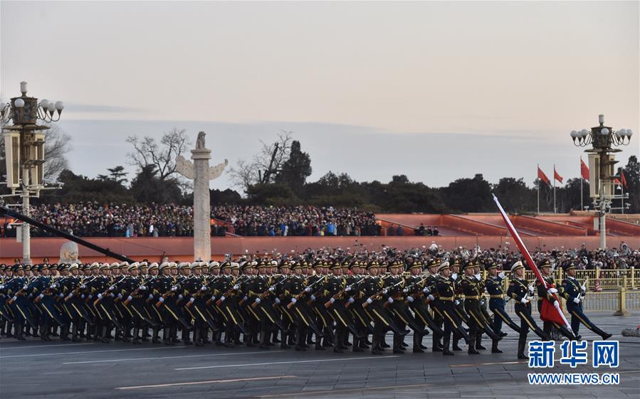 （社會(huì)）（11）人民解放軍首次執(zhí)行天安門廣場(chǎng)升國旗任務(wù)