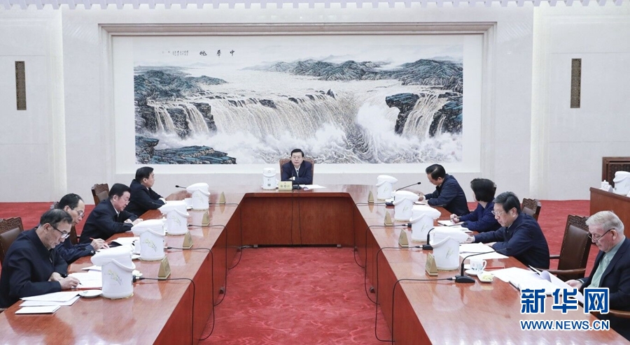 1月22日，中共十二屆全國(guó)人大常委會(huì)黨組在北京召開會(huì)議，認(rèn)真學(xué)習(xí)領(lǐng)會(huì)習(xí)近平總書記在黨的十九屆二中全會(huì)上的重要講話精神，研究全國(guó)人大常委會(huì)貫徹落實(shí)全會(huì)精神、做好憲法修改相關(guān)工作。全國(guó)人大常委會(huì)委員長(zhǎng)、常委會(huì)黨組書記張德江主持會(huì)議并講話。新華社記者 丁林 攝