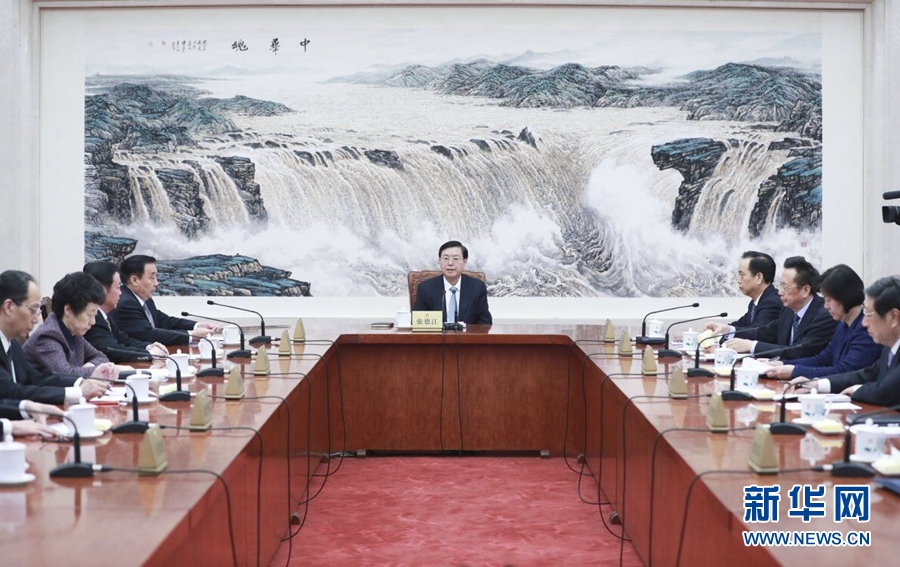 1月22日，十二屆全國人大常委會(huì)第一百零八次委員長會(huì)議在北京人民大會(huì)堂舉行。張德江委員長主持會(huì)議。新華社記者 丁林 攝