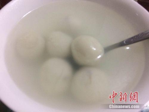 資料圖：湯圓煮制后，表面比元宵光滑，湯水相對清澈。 <a target='_blank'  ><p  align=