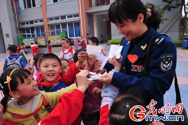 【我和軍隊(duì)的不解之緣】“先是軍人，才是媽媽”