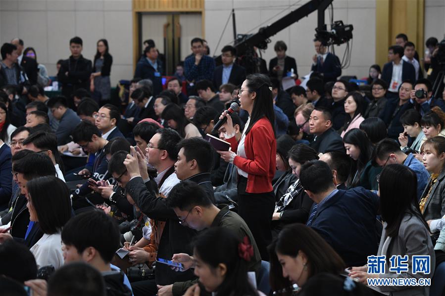 （兩會(huì)·XHDW）（2）國(guó)家發(fā)改委主任何立峰等就“創(chuàng)新和完善宏觀調(diào)控，推動(dòng)高質(zhì)量發(fā)展”答記者問(wèn)