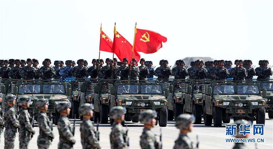 （新華全媒頭條·強軍思想引領(lǐng)新征程·圖文互動）（8）那一刻，我們光榮接受檢閱