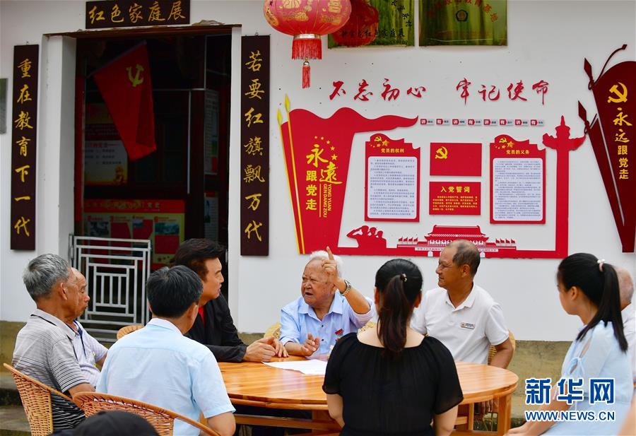 （新華全媒頭條·不忘初心、牢記使命——記者再走長(zhǎng)征路·圖文互動(dòng)）（8）風(fēng)展紅旗如畫——來(lái)自長(zhǎng)征出發(fā)地長(zhǎng)汀、寧化的紅色信仰報(bào)告 