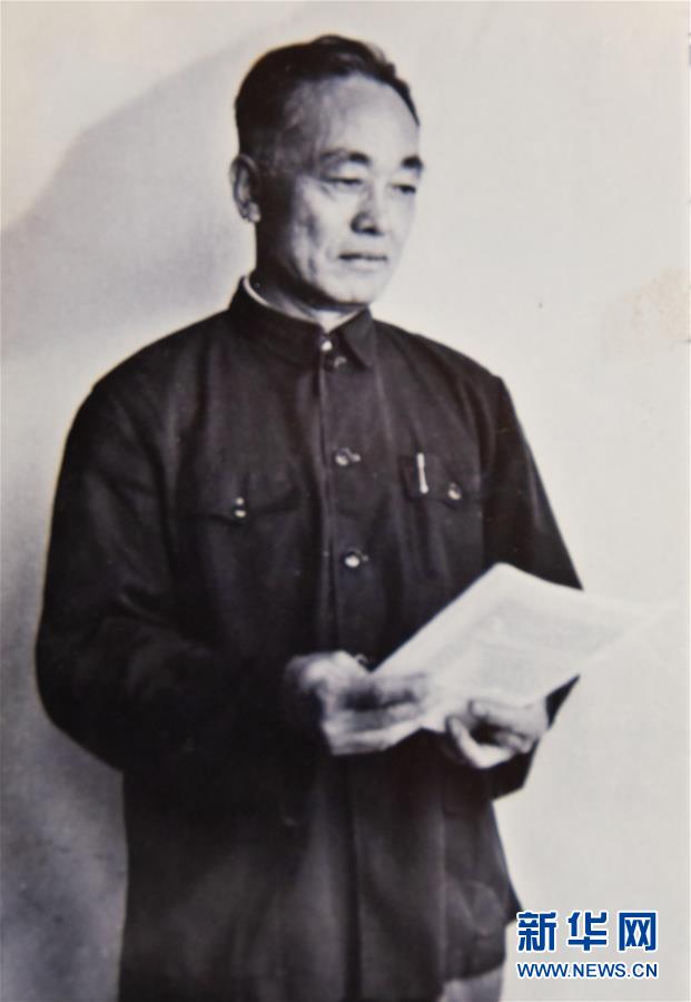 （新華全媒頭條·圖文互動）（3）滄海橫流 信仰彌堅——記共產(chǎn)黨員、湘潭大學(xué)九旬教授滄南