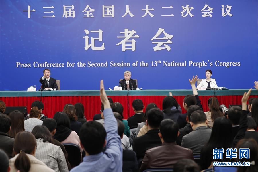 （兩會·XHDW）（4）國務(wù)院扶貧辦主任劉永富就“攻堅(jiān)克難——堅(jiān)決打贏脫貧攻堅(jiān)戰(zhàn)”答記者問