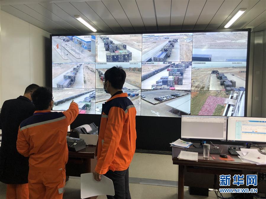 （圖文互動(dòng)）（2）抓好防疫保暢，還管司機(jī)吃飯——廣西欽州保稅港區(qū)服務(wù)企業(yè)復(fù)工見(jiàn)聞