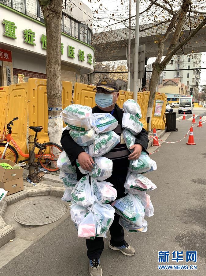 （新華全媒頭條·圖文互動）（8）一鼓作氣，不勝不休！——寫在疫情防控阻擊戰(zhàn)的關鍵時刻