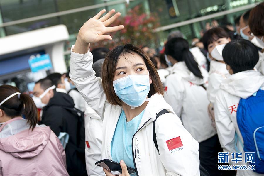 （新華全媒頭條·圖文互動(dòng)）（4）最美逆行者，武漢永遠(yuǎn)記得你！——首批援鄂醫(yī)療隊(duì)返程紀(jì)實(shí)