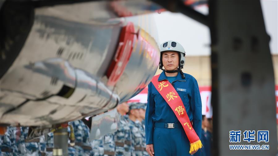 （圖文互動）（7）5290小時！中國空軍殲擊機飛行紀錄保持者光榮停飛