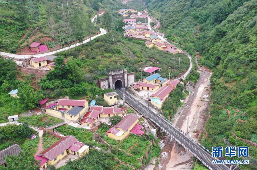 （新華全媒頭條·圖文互動(dòng)）（10）自強(qiáng)的力量——成昆鐵路通車(chē)50年記