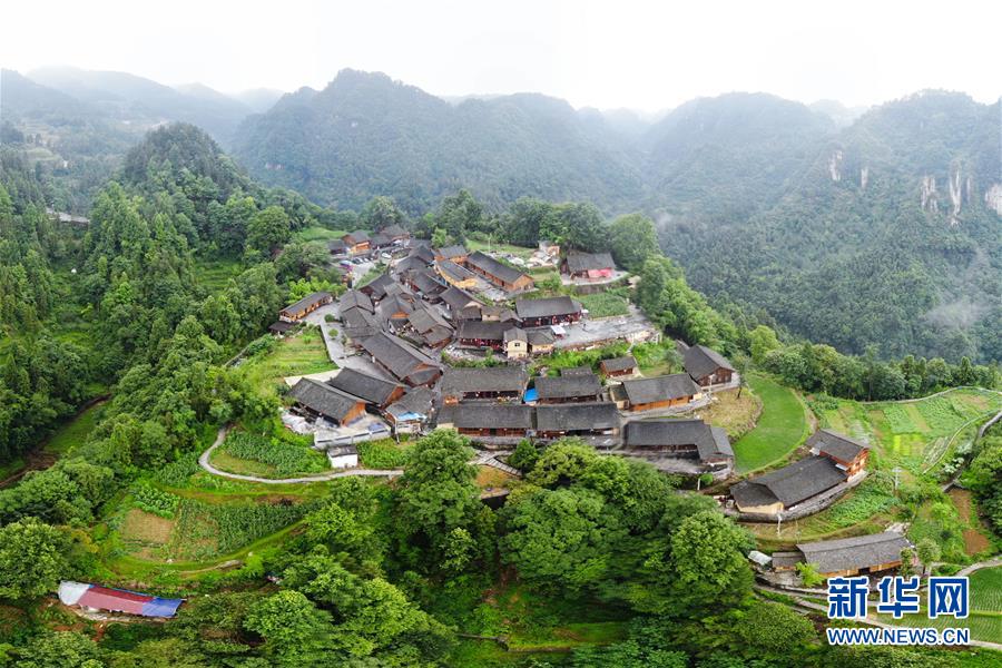 （新華全媒頭條·走向我們的小康生活·圖文互動(dòng)）（7）那山，那人，那苗寨——十八洞村三代人的奮斗史