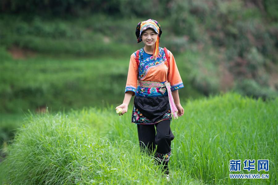（新華全媒頭條·走向我們的小康生活·圖文互動(dòng)）（4）那山，那人，那苗寨——十八洞村三代人的奮斗史