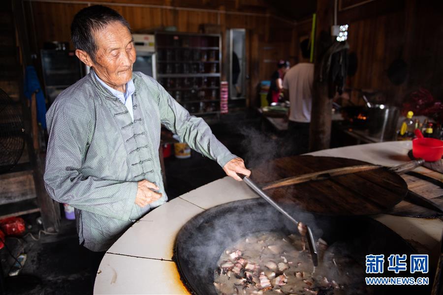 （新華全媒頭條·走向我們的小康生活·圖文互動(dòng)）（8）那山，那人，那苗寨——十八洞村三代人的奮斗史