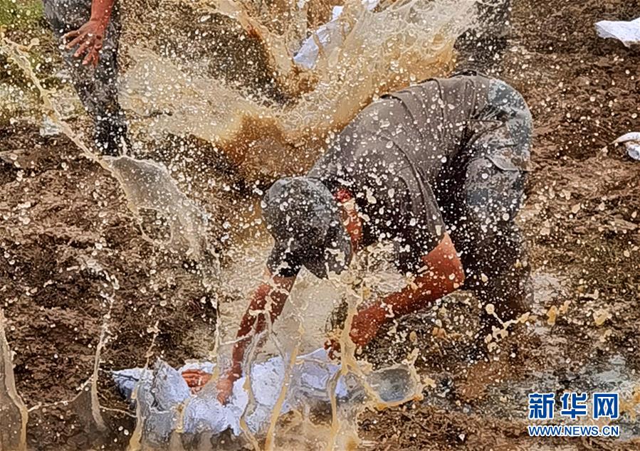（防汛抗洪·圖文互動(dòng)）（3）東部戰(zhàn)區(qū)陸軍再次抽調(diào)1.6萬(wàn)余人增援抗洪一線(xiàn)
