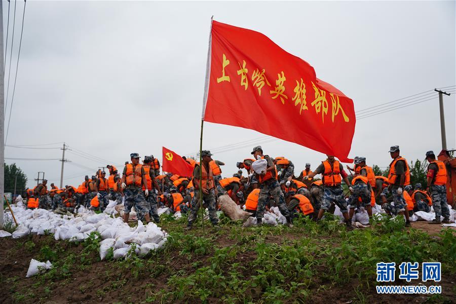 （防汛抗洪·圖文互動）（4）洪水不退，子弟兵誓死不退——解放軍和武警部隊(duì)官兵參與洪澇災(zāi)害搶險(xiǎn)救援記事