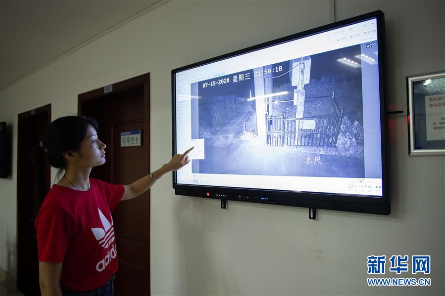 （防汛抗洪·圖文互動）（5）在大堤上成長，為人民守護——洪水中的青年“生力軍”
