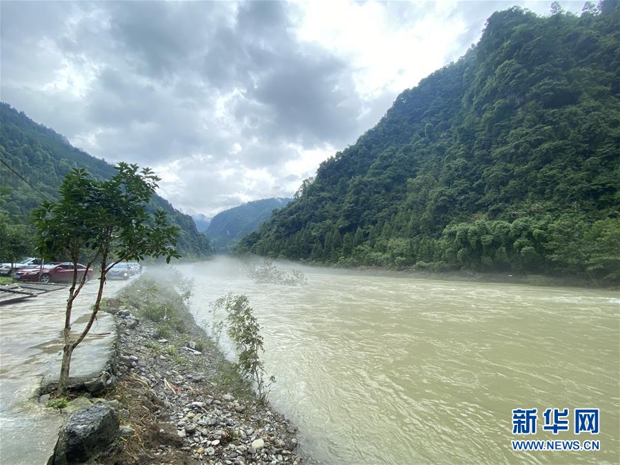 （防汛抗洪·圖文互動）（1）山洪襲來前，澧水河畔大轉(zhuǎn)移