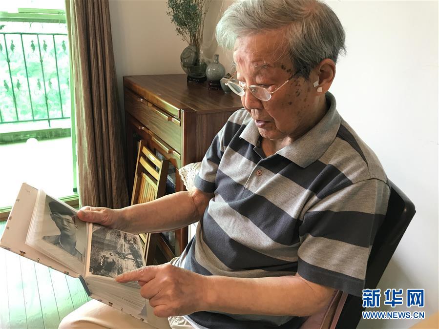 （紀(jì)念抗美援朝70周年·圖文互動(dòng)）戰(zhàn)地金達(dá)萊，花兒為誰(shuí)開(kāi)？——記志愿軍老戰(zhàn)士文工隊(duì)員任紅舉