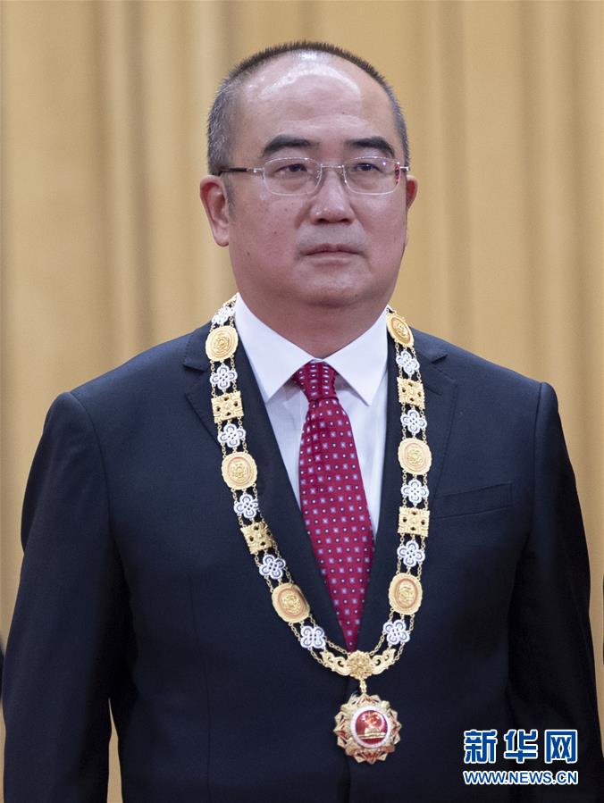 （抗疫先進(jìn)事跡·圖文互動）（1）張定宇：疫情“暴風(fēng)眼”里，“漸凍”之軀與時間賽跑