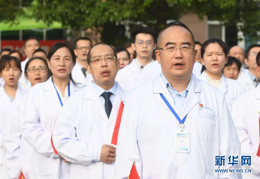 （抗疫先進(jìn)事跡·圖文互動）（2）張定宇：疫情“暴風(fēng)眼”里，“漸凍”之軀與時間賽跑