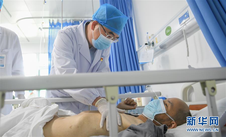 （抗疫先進(jìn)事跡·圖文互動）（4）張定宇：疫情“暴風(fēng)眼”里，“漸凍”之軀與時間賽跑