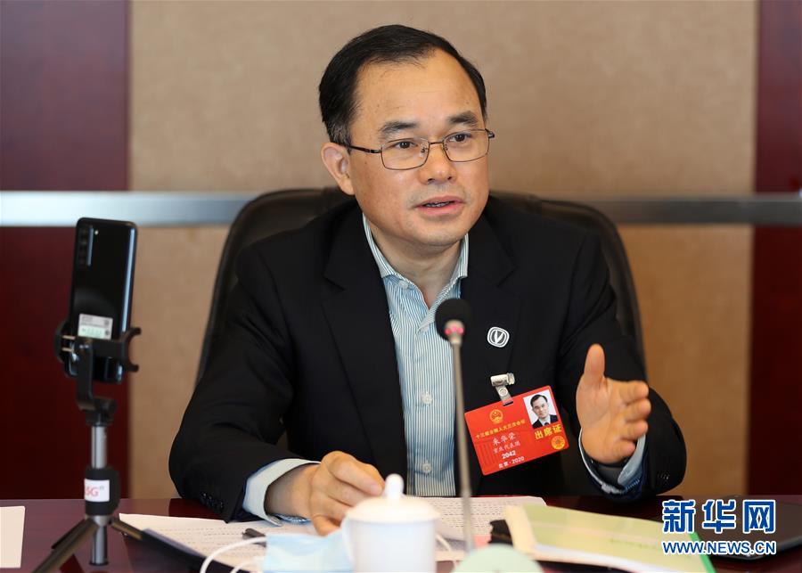 （兩會·熱點(diǎn)畫報(bào)）（4）代表委員建言統(tǒng)籌做好經(jīng)濟(jì)社會發(fā)展工作