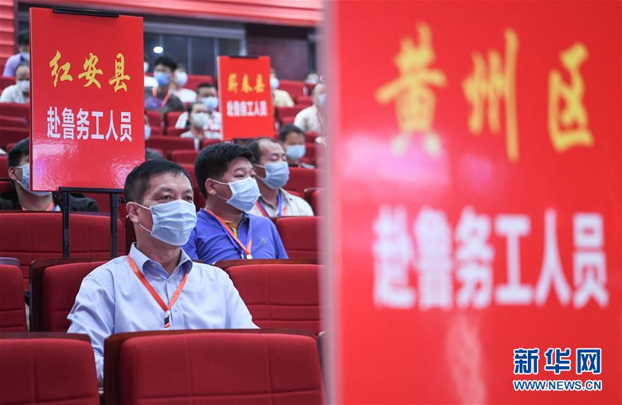 （兩會·熱點(diǎn)畫報）（15）代表委員建言統(tǒng)籌做好經(jīng)濟(jì)社會發(fā)展工作