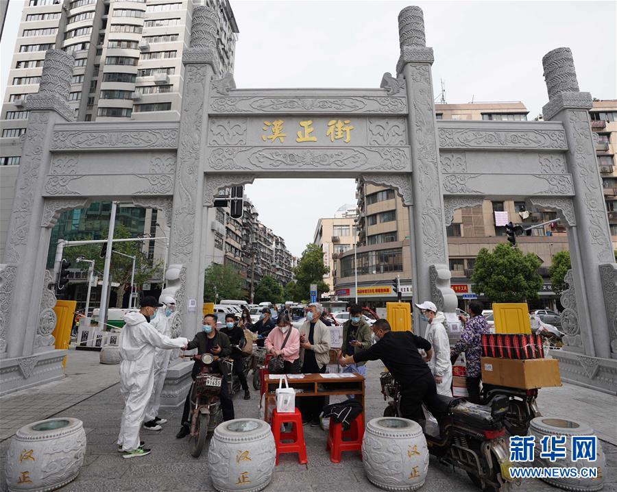 （新華全媒頭條·圖文互動(dòng)）（14）從人民中汲取磅礴力量——習(xí)近平總書(shū)記同出席2020年全國(guó)兩會(huì)人大代表、政協(xié)委員共商國(guó)是紀(jì)實(shí)