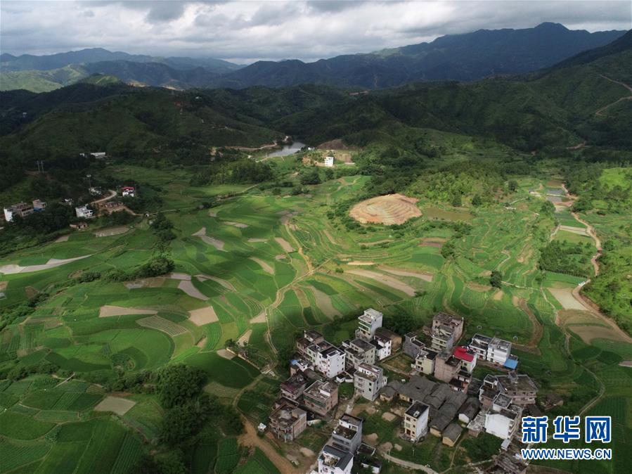 （在習(xí)近平新時(shí)代中國(guó)特色社會(huì)主義思想指引下——新時(shí)代新作為新篇章·習(xí)近平總書記關(guān)切事·圖文互動(dòng)）（4）新生活、新盼頭——脫貧攻堅(jiān)新形勢(shì)速覽