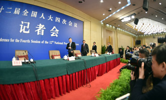 尚福林、劉士余、項(xiàng)俊波等步入會(huì)場