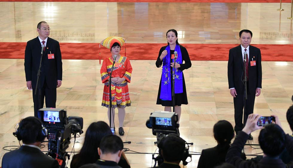 蔡松濤、杜麗群、楊小玲、賈立群接受采訪