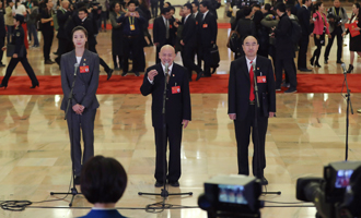 魏秋月、孟廣祿、薛晨陽(yáng)代表接受采訪