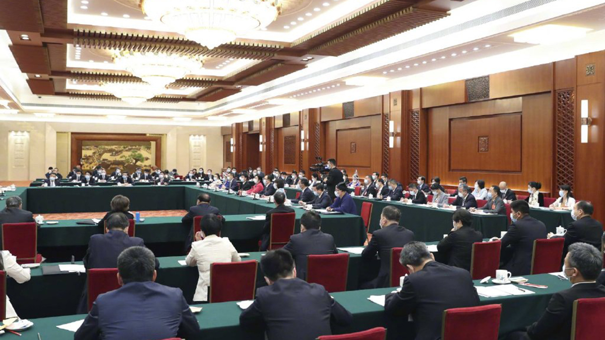 出席十三屆全國(guó)人大三次會(huì)議的代表團(tuán)分組審議政府工作報(bào)告，來(lái)看審議現(xiàn)場(chǎng)
