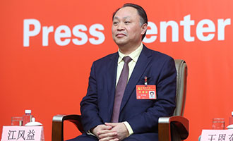 南昌大學(xué)黨委常委、副校長江風(fēng)益