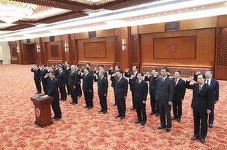 國務院部長、委員會主任、中國人民銀行行長、審計長進行憲法宣誓